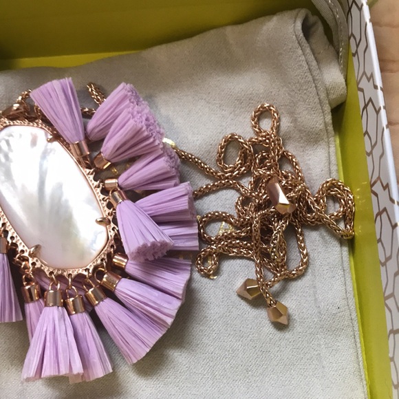 Kendra Scott pendant with chain - Picture 3 of 3